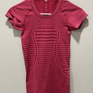Women Lululemon Swiftly Tech Short Sleeve Size 2